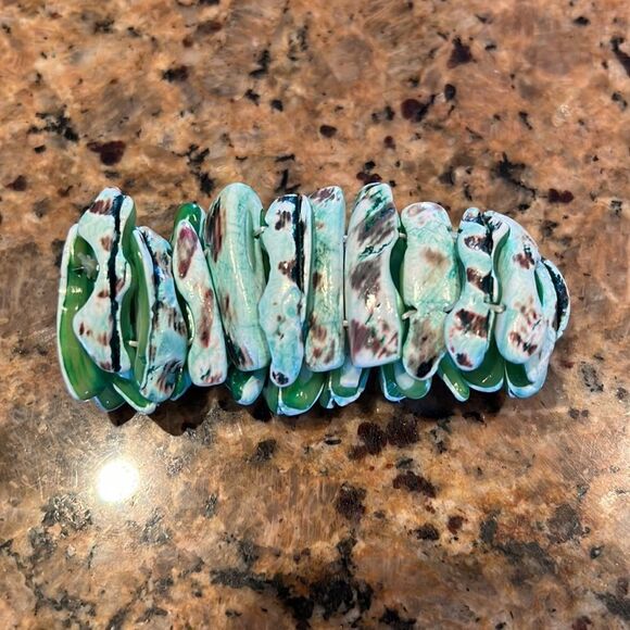 NWOT beautiful reversible stretch green & turquoise colored real shell bracelet - Picture 4 of 6